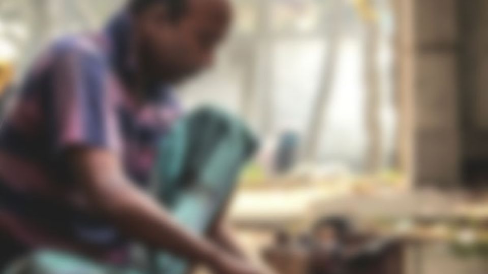 பணியிடை-நீக்கம்-செய்யப்பட்ட-ஒரு-அரசு-ஊழியரை.jpg